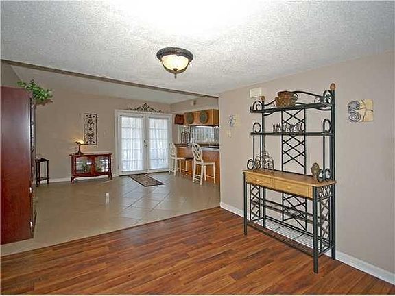 3rd image of 1719 Hobbits Glen Dr