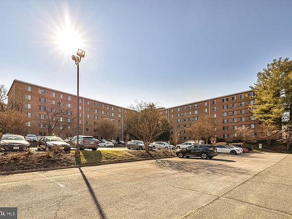 2nd image of 3000 Spout Run Pkwy APT A401