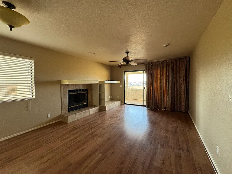 2022 Merrill Ln #6D — Photo 48