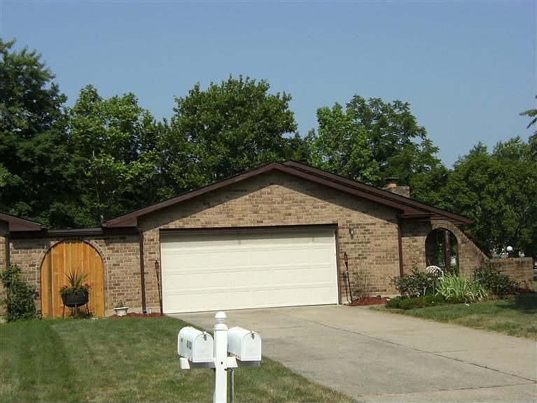 2nd image of 8701 Meadowcreek Dr