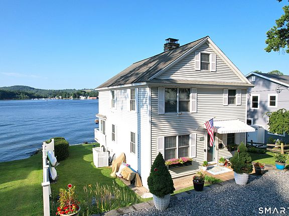 3rd image of 204 East Wakefield Boulevard