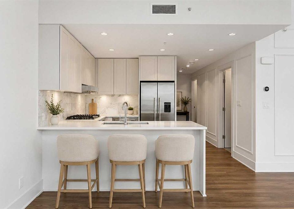 1st image of 46 W 9th St NE #107