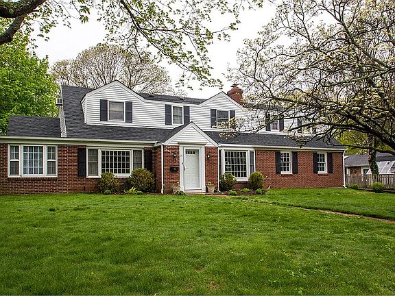 4th image of 19 Blair Dr
