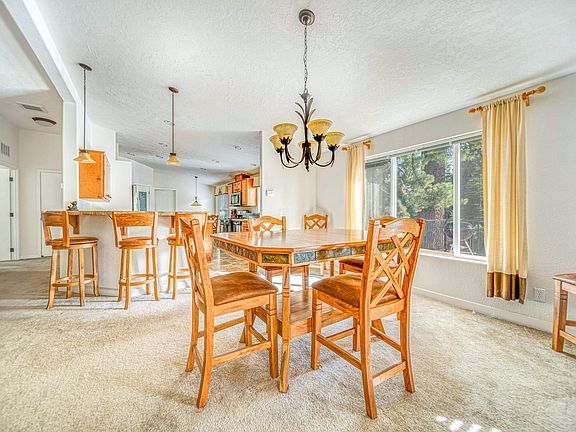 4th image of 3226 Hill Crest Dr