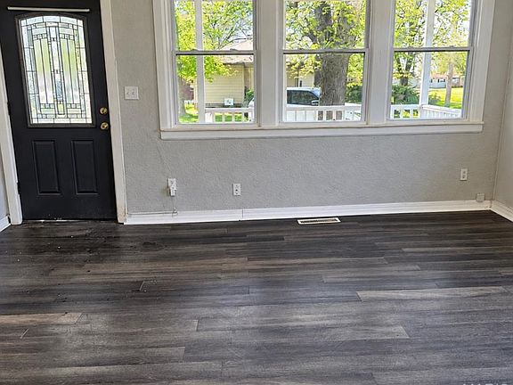 3rd image of 600 Plum St