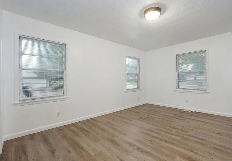 906 N Belview Ave — Photo 10