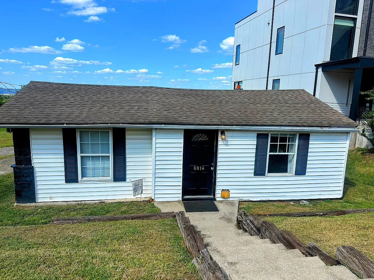 2 bed, 850 sqft, $1,595 — Photo 1