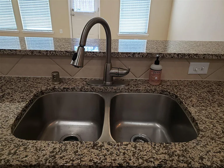 9515 Bosque Hills Ct — Photo 10