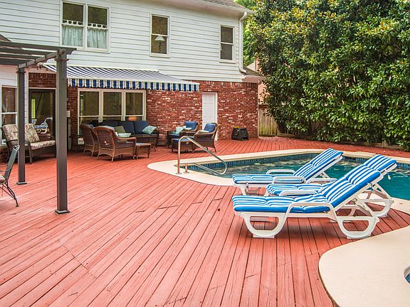 5th image of 986 Surrey Oaks Dr