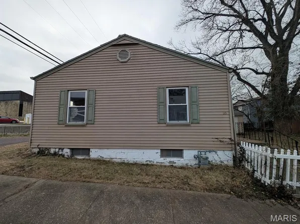 18 W Garfield St, Belleville, IL 62220