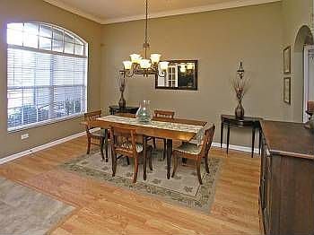 4th image of 640 Charrice Pl