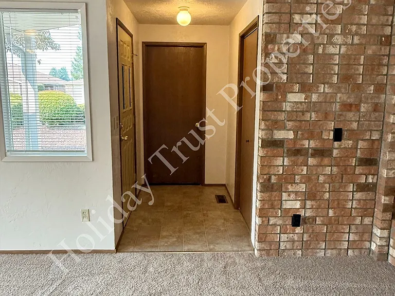 3626B Lorne St SE — Photo 2