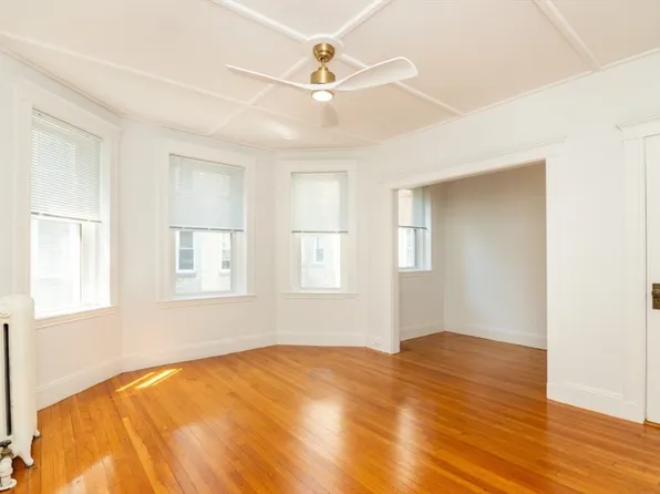 125 Park Dr APT 24, Boston, MA 02215