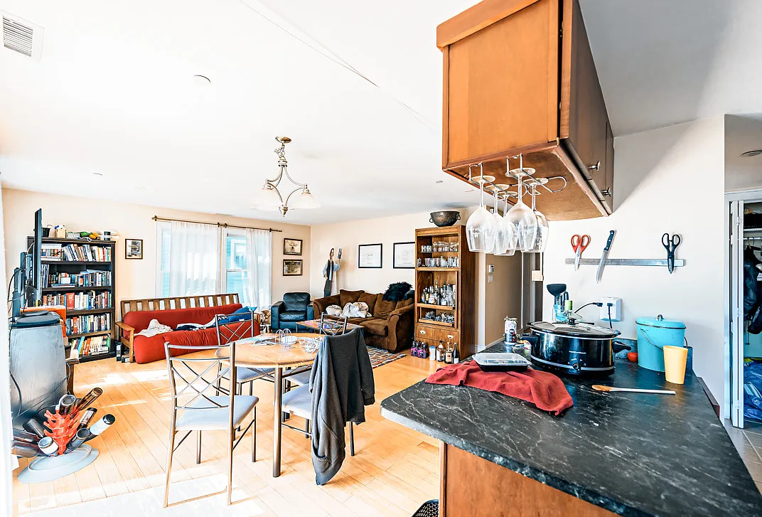 3 bed, 1200 sqft, $4,000 — Photo 3