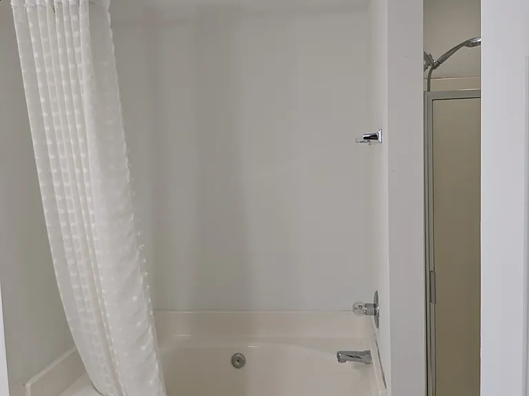 6014 Leeshire Trce — Photo 3