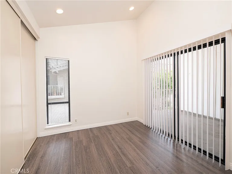 328 W 7th St — Photo 20