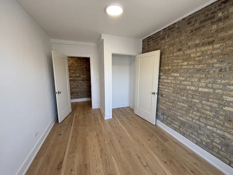 937 W Cornelia Ave #303 — Photo 7