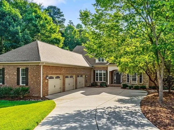 2435 Lake Oak Ct, High Point, NC 27265