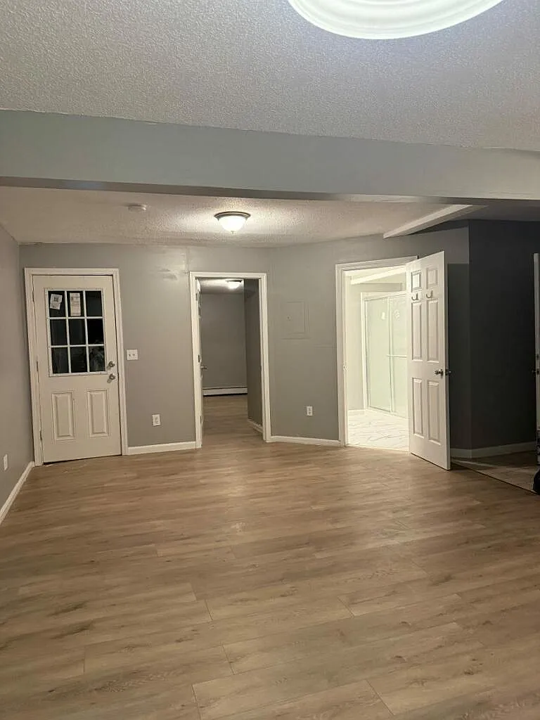 3 bed, $1,900 — Photo 3