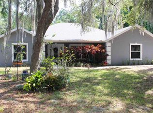 15210 Willow Ln, Tavares, FL 32778