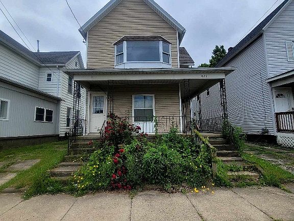 2nd image of 821 W 21st St