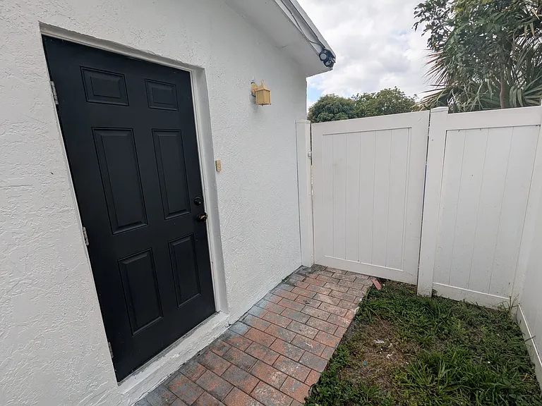 6581 Hayes St — Photo 4