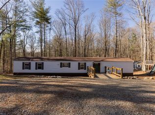 220 Dowell Dr, Roaring River, NC 28669