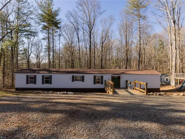 220 Dowell Dr, Roaring River, NC 28669