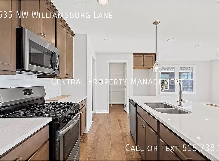 635 NW Williamsburg Ln — Photo 3