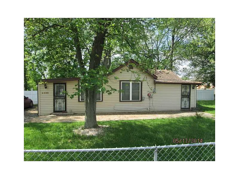 4355 W Troy Ave photo 1