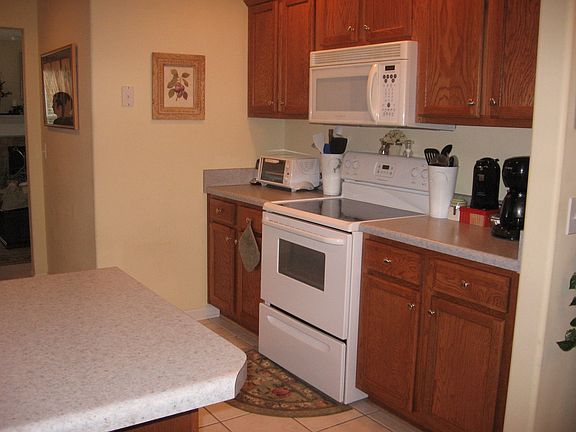 "Kitchen w/smooth top"