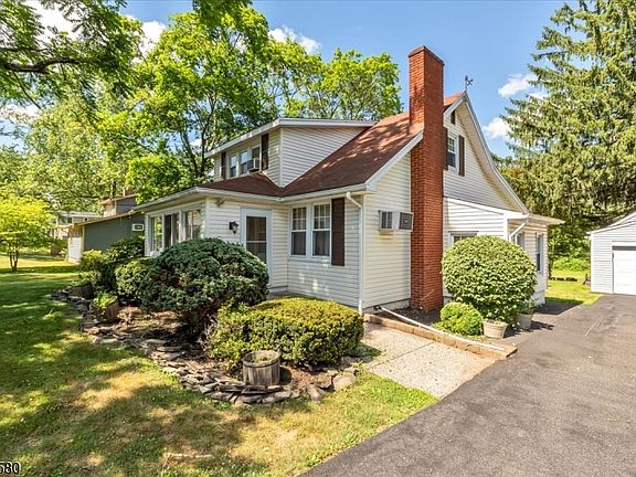 4th image of 39 Norwood Dr