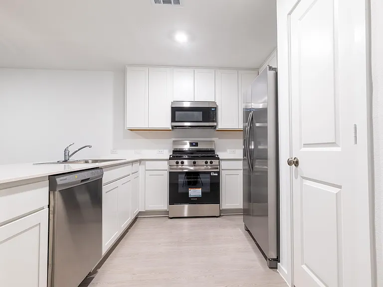 31406 Pratola Serra Cir — Photo 9