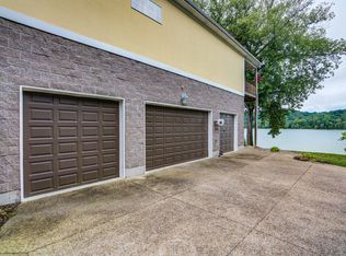 1206 Riverside Dr, Prospect, KY 40059