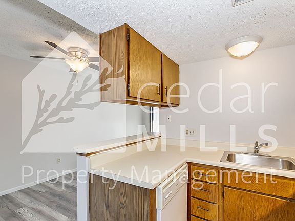 4th image of 739 N Sheridan Ave APT 208