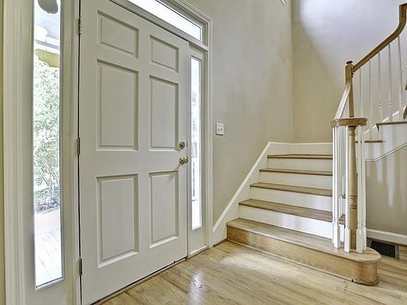 4th image of 860 Hill St SE