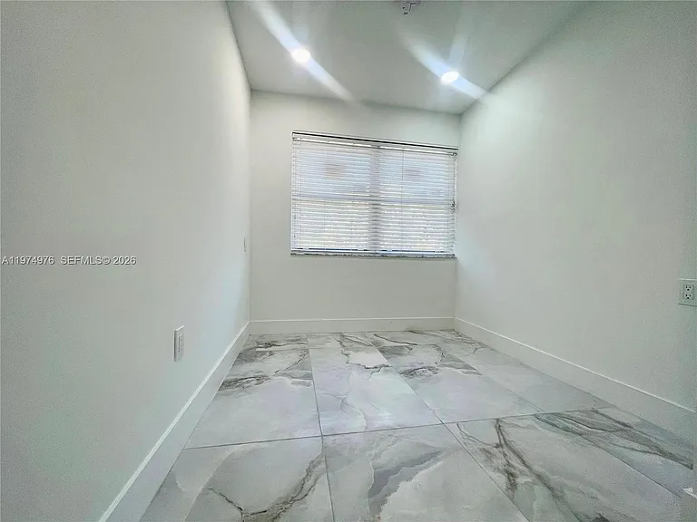 1649 NE 8th Ave — Photo 17