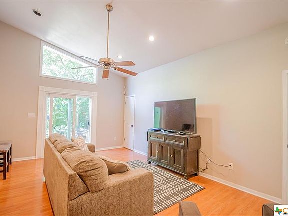 5th image of 205 E 22nd Ave