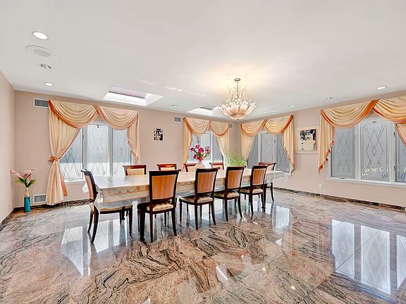 4th image of 2501 Avenue S