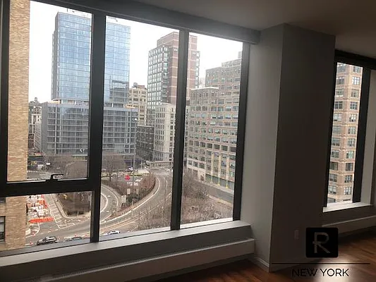 Rented by R New York | media 30