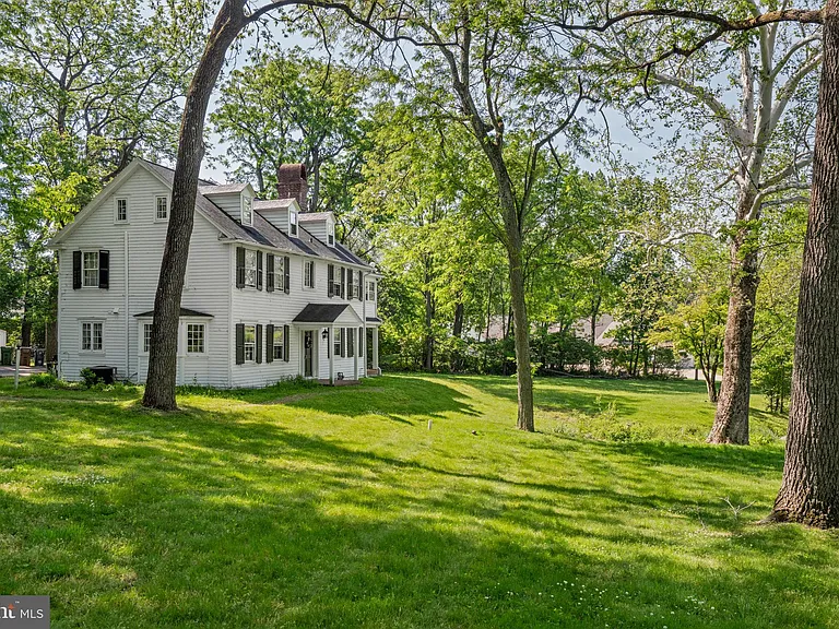 1404 E Butler Pike — Photo 3