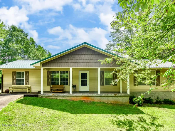 166 Robinhood Dr, Alexander City, AL 35010