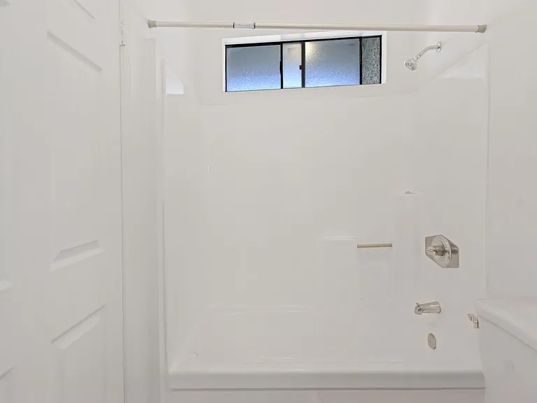 Vanowen Square Apartments — Photo 10