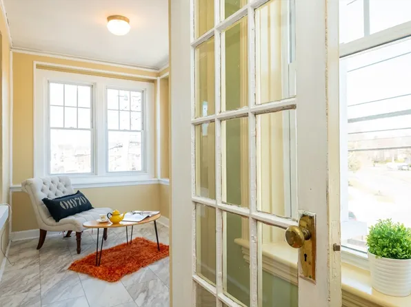 434 Essex St APT 2R, Salem, MA 01970