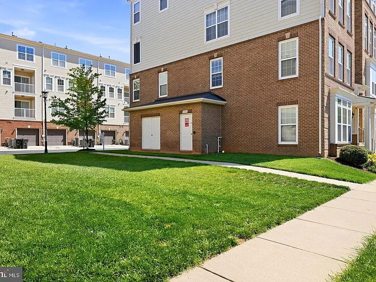43487 Town Gate Sq — Photo 49