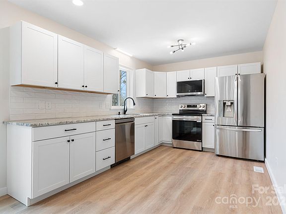 2nd image of 4065 Lost Creek Ct