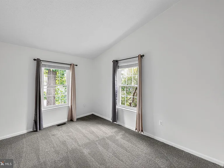 1015 Saint Michaels Dr — Photo 17