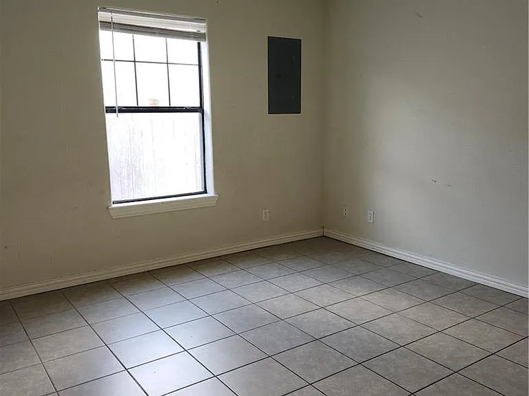 1501 W Carmen Ave #1 — Photo 6