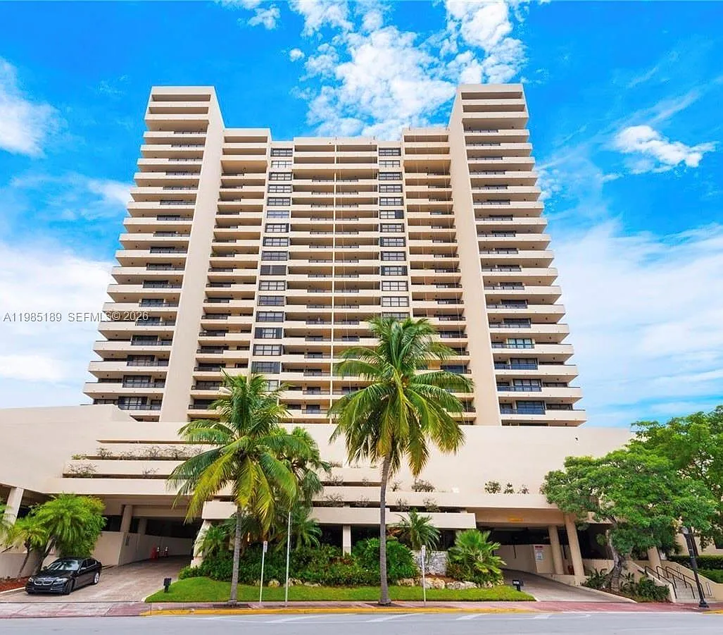 Club Atlantis Condo — Photo 1