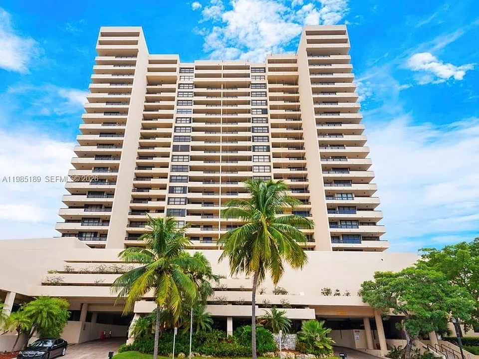 2555 Collins Ave #2002